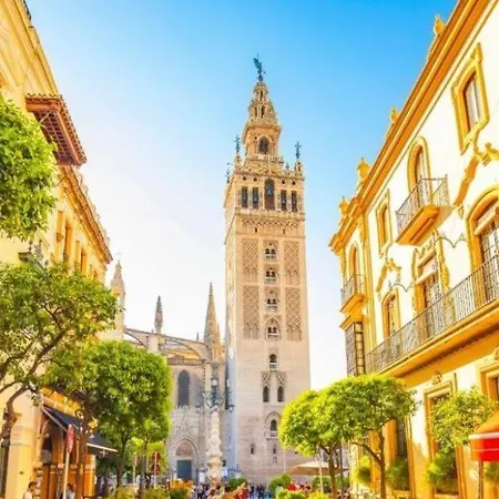 Budget And Cute With Balcony Center Apartman Sevilla