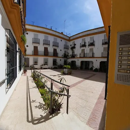 Apartman Budget And Cute With Balcony Center