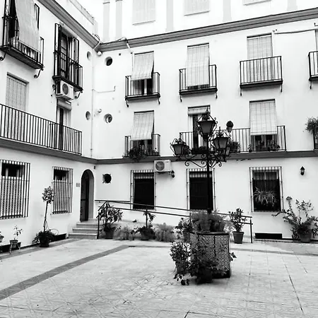 Apartman Budget And Cute With Balcony Center