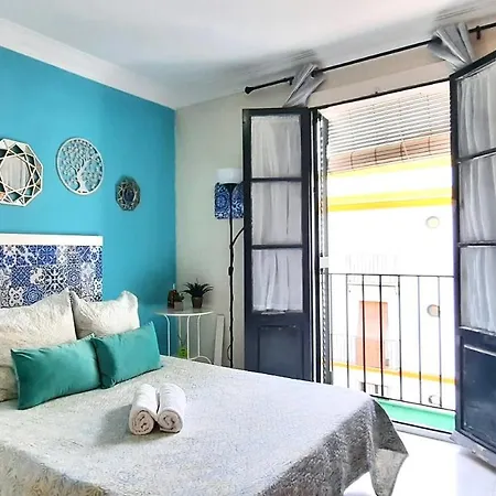 Budget And Cute With Balcony Center *