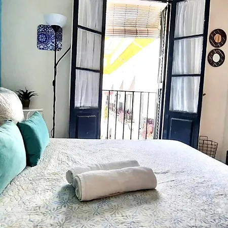Budget And Cute With Balcony Center דירה