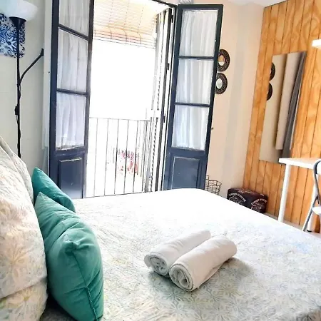 Apartman Budget And Cute With Balcony Center