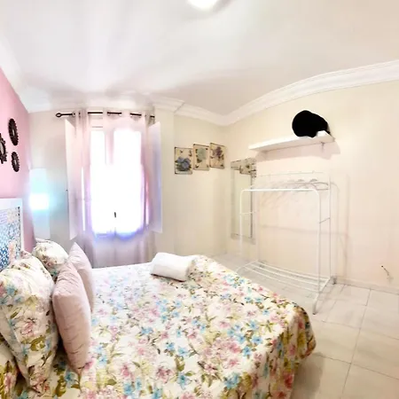 Apartman Budget And Cute With Balcony Center