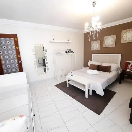 Apartman Budget And Cute With Balcony Center