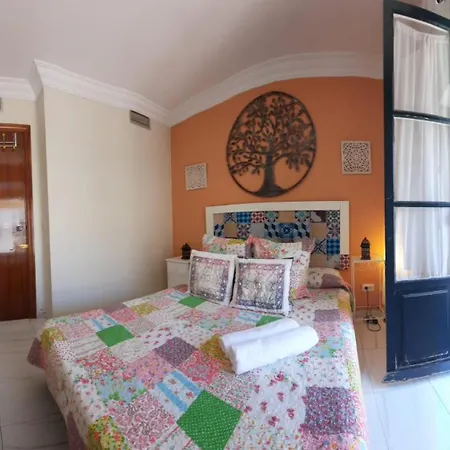 Apartman Budget And Cute With Balcony Center