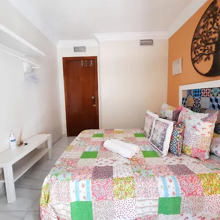 Budget And Cute With Balcony Center Apartman