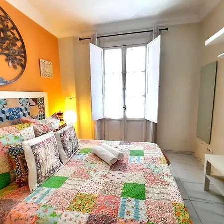Apartman Budget And Cute With Balcony Center *