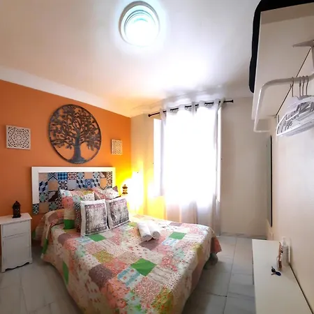 Budget And Cute With Balcony Center סביליה