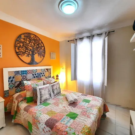 Apartman Budget And Cute With Balcony Center *