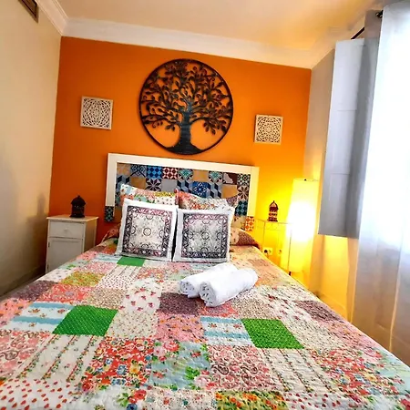 Apartman Budget And Cute With Balcony Center