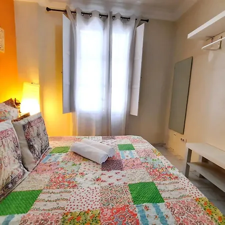 Budget And Cute With Balcony Center Sevilla