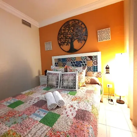 Budget And Cute With Balcony Center Apartman Sevilla